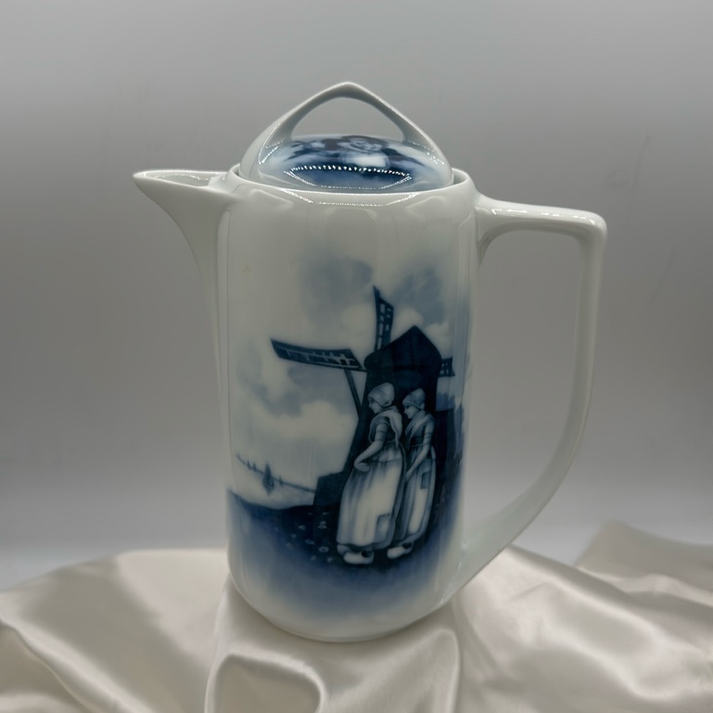 Rosenthal “Old Dutch”. Coffee or Chocolate Pot